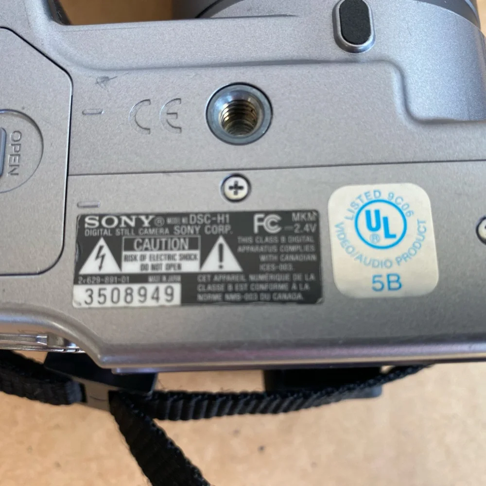 Sony Super SteadyShot DSC-H1 Digital Camera